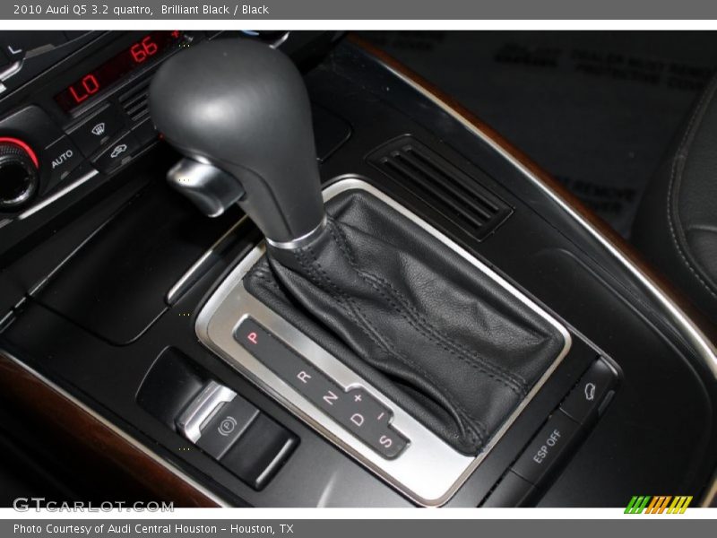 Brilliant Black / Black 2010 Audi Q5 3.2 quattro