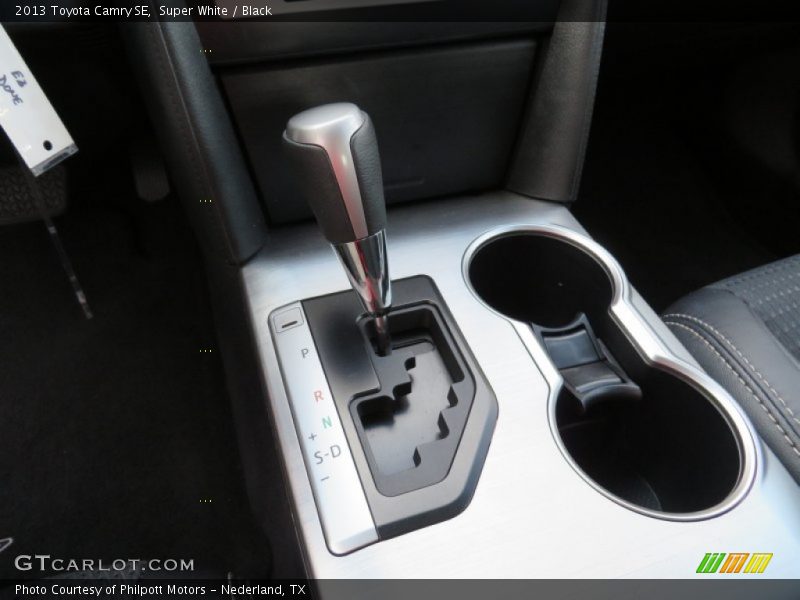 Super White / Black 2013 Toyota Camry SE
