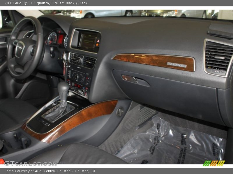 Brilliant Black / Black 2010 Audi Q5 3.2 quattro