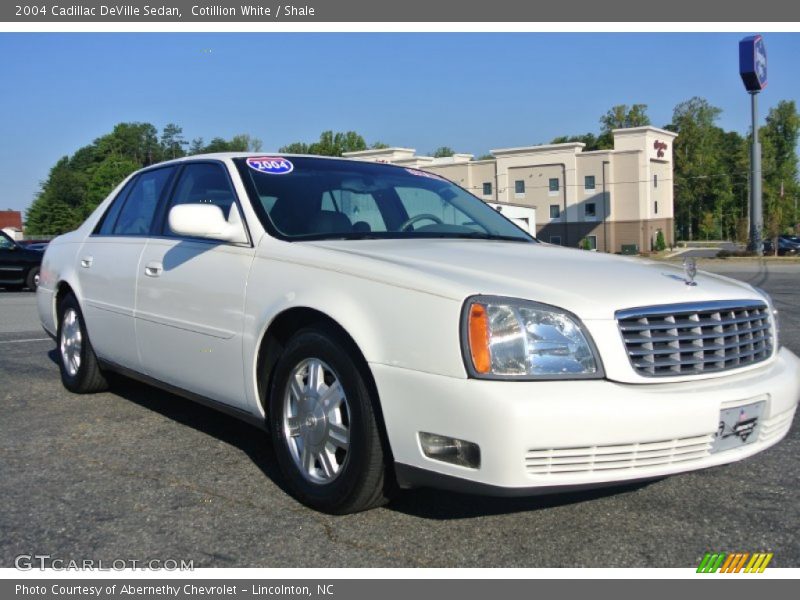 Cotillion White / Shale 2004 Cadillac DeVille Sedan