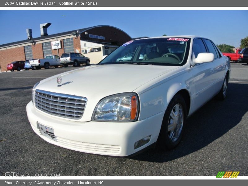 Cotillion White / Shale 2004 Cadillac DeVille Sedan