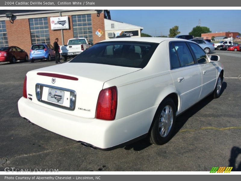 Cotillion White / Shale 2004 Cadillac DeVille Sedan