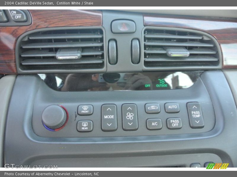 Cotillion White / Shale 2004 Cadillac DeVille Sedan