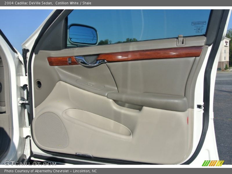 Cotillion White / Shale 2004 Cadillac DeVille Sedan