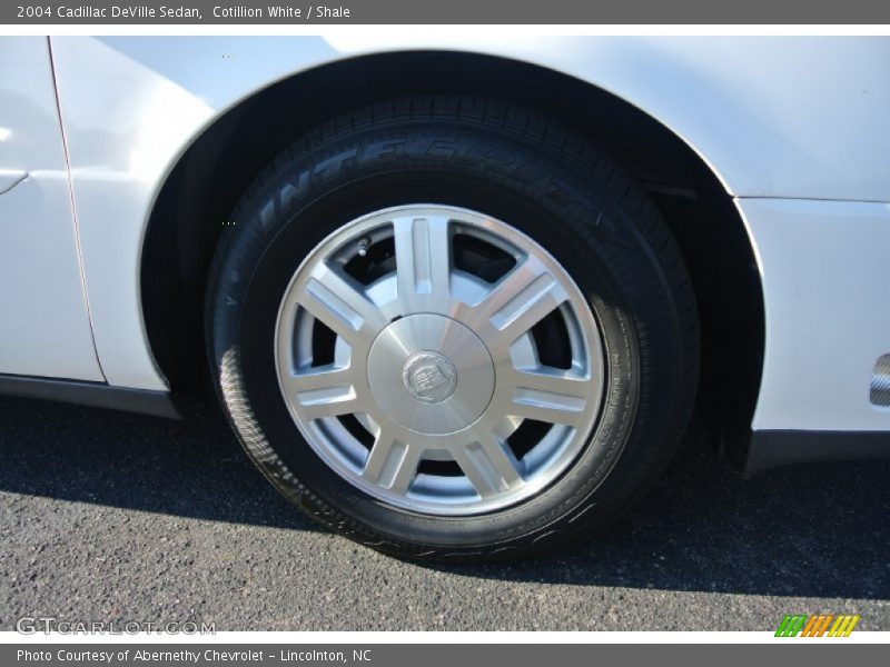 Cotillion White / Shale 2004 Cadillac DeVille Sedan