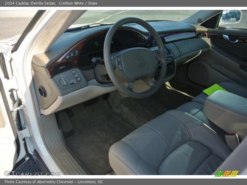 Cotillion White / Shale 2004 Cadillac DeVille Sedan