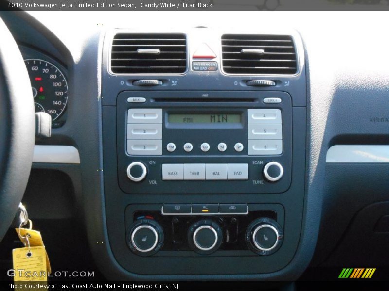Candy White / Titan Black 2010 Volkswagen Jetta Limited Edition Sedan