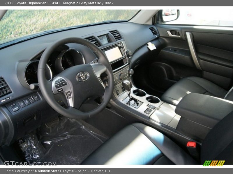 Magnetic Gray Metallic / Black 2013 Toyota Highlander SE 4WD