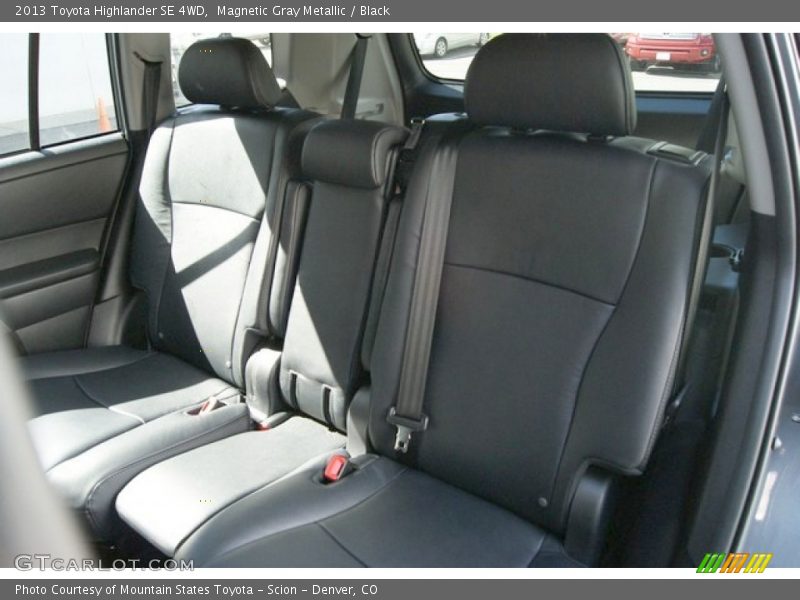 Magnetic Gray Metallic / Black 2013 Toyota Highlander SE 4WD