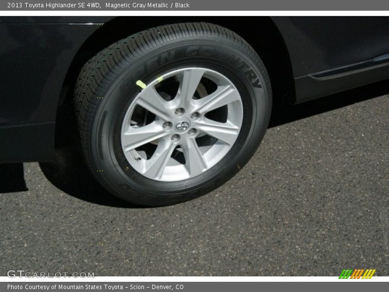 Magnetic Gray Metallic / Black 2013 Toyota Highlander SE 4WD