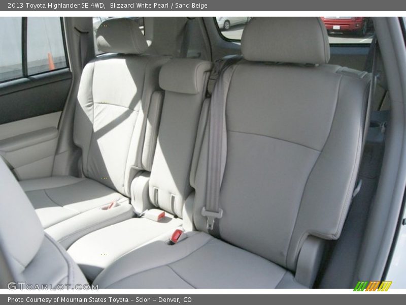 Blizzard White Pearl / Sand Beige 2013 Toyota Highlander SE 4WD