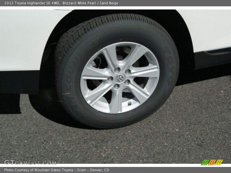 Blizzard White Pearl / Sand Beige 2013 Toyota Highlander SE 4WD