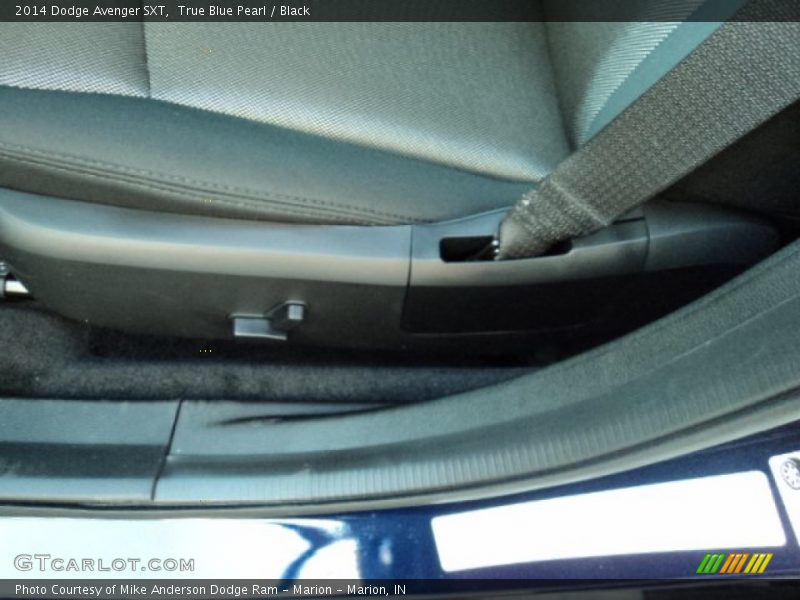 True Blue Pearl / Black 2014 Dodge Avenger SXT