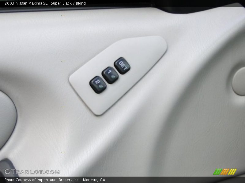 Super Black / Blond 2003 Nissan Maxima SE