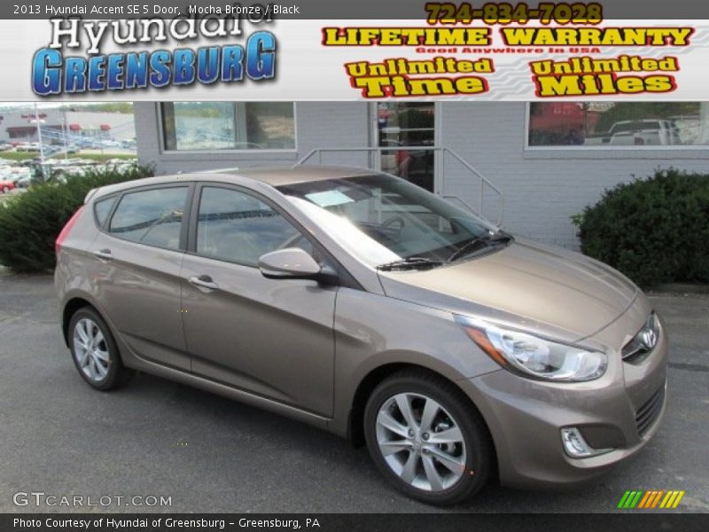 Mocha Bronze / Black 2013 Hyundai Accent SE 5 Door