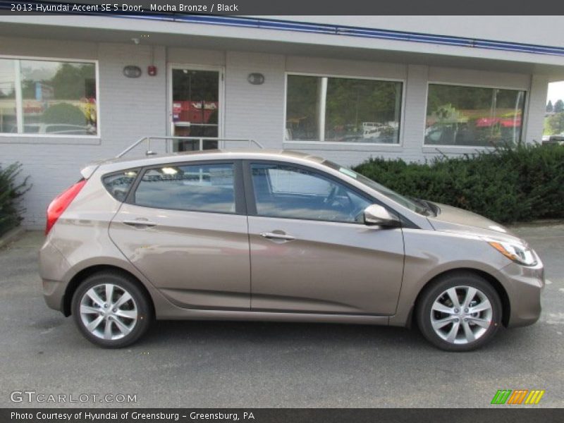 Mocha Bronze / Black 2013 Hyundai Accent SE 5 Door