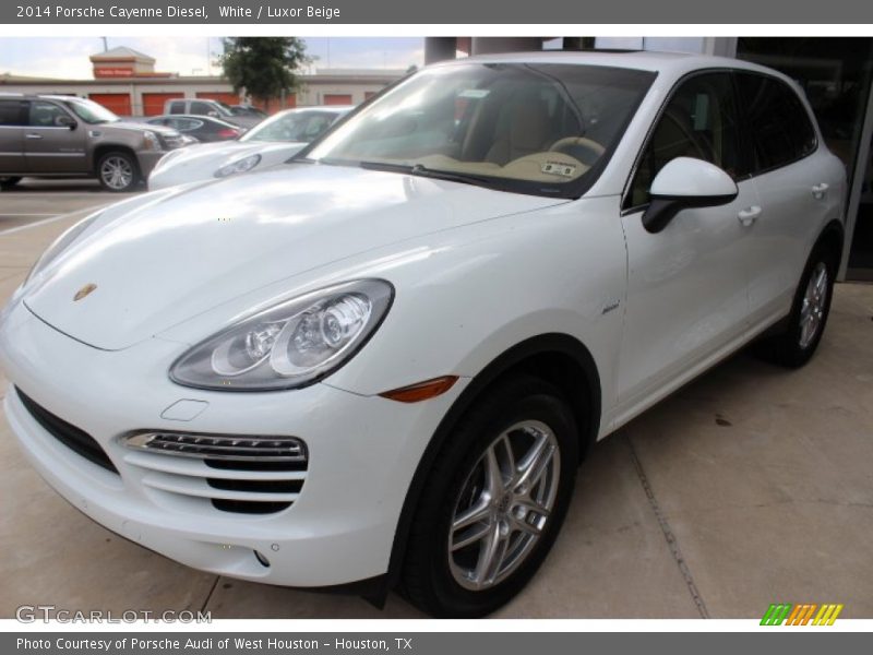 Front 3/4 View of 2014 Cayenne Diesel