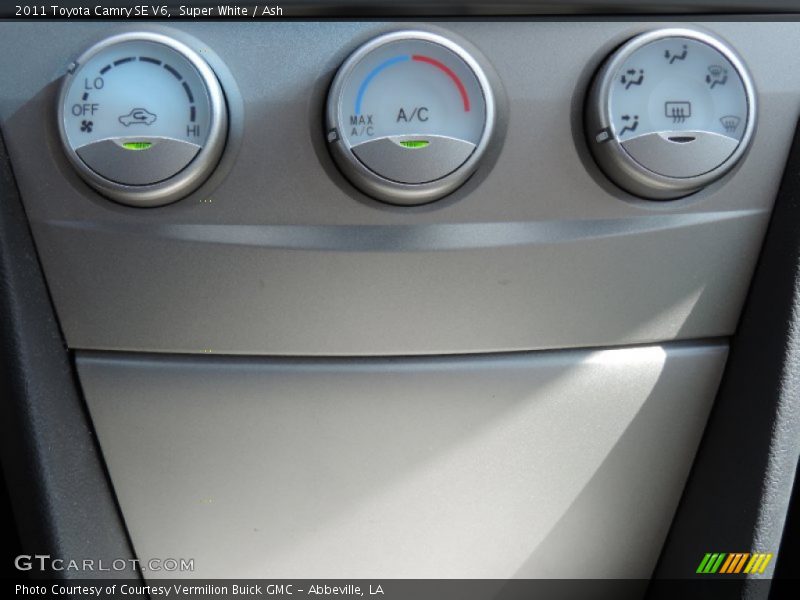 Super White / Ash 2011 Toyota Camry SE V6