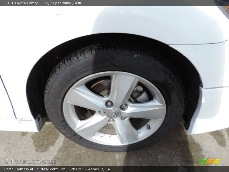 Super White / Ash 2011 Toyota Camry SE V6