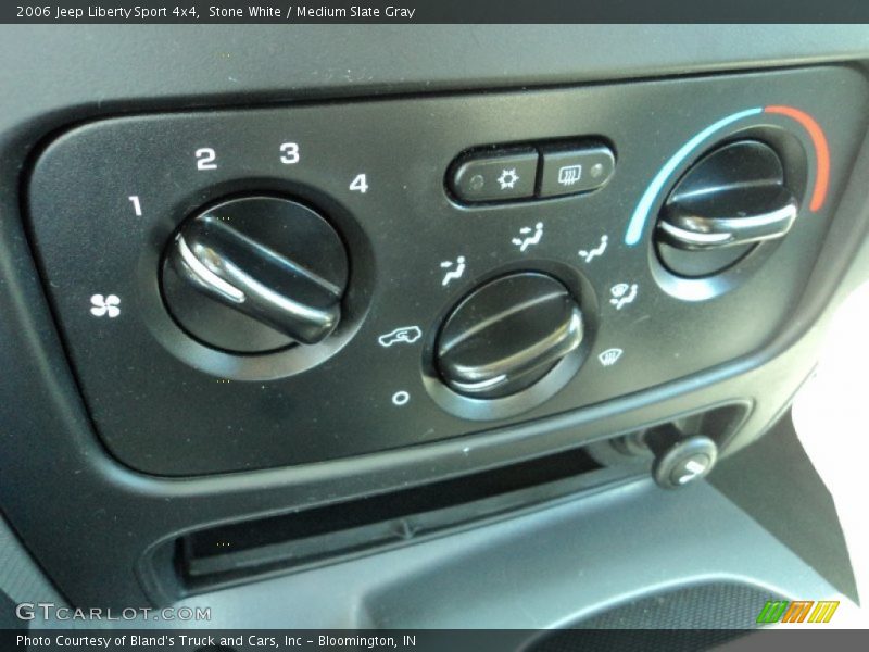 Stone White / Medium Slate Gray 2006 Jeep Liberty Sport 4x4