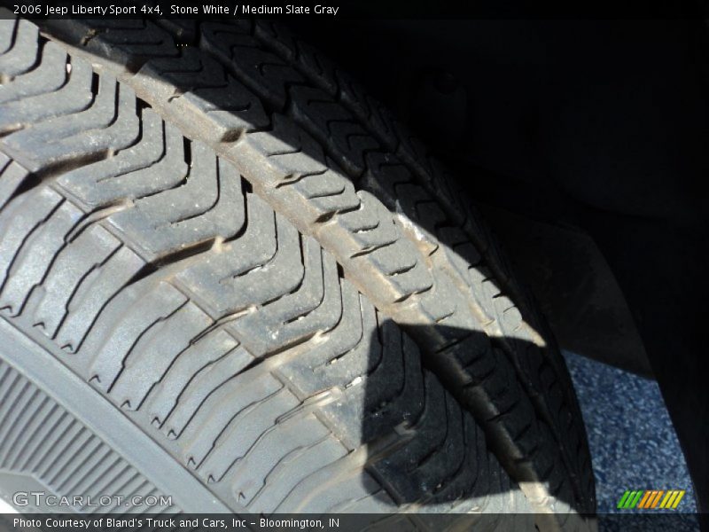 Stone White / Medium Slate Gray 2006 Jeep Liberty Sport 4x4