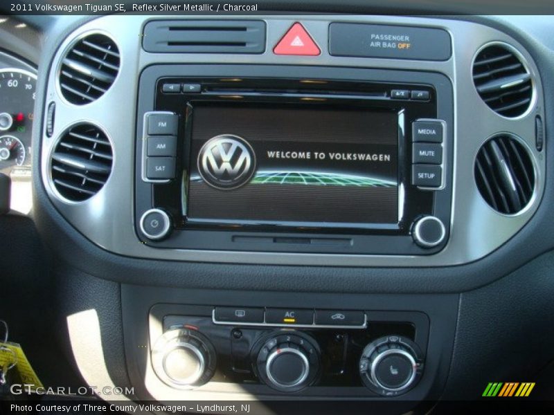 Reflex Silver Metallic / Charcoal 2011 Volkswagen Tiguan SE