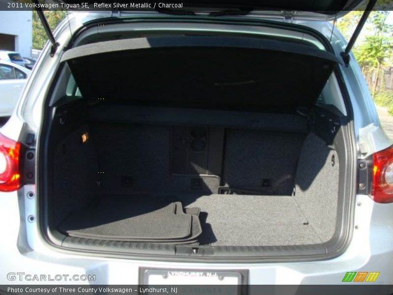 Reflex Silver Metallic / Charcoal 2011 Volkswagen Tiguan SE