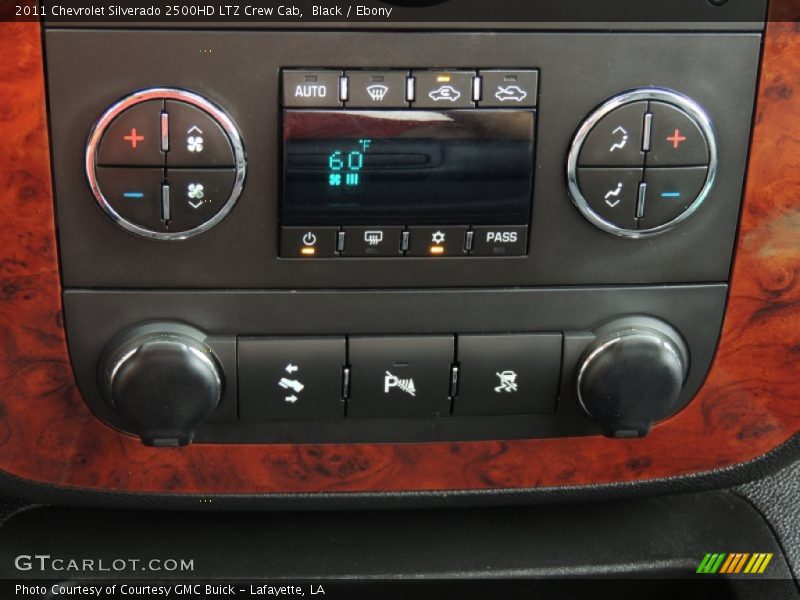Controls of 2011 Silverado 2500HD LTZ Crew Cab