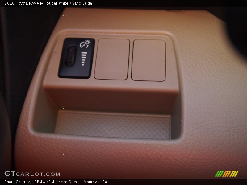 Super White / Sand Beige 2010 Toyota RAV4 I4