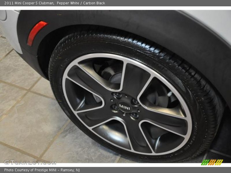 Pepper White / Carbon Black 2011 Mini Cooper S Clubman