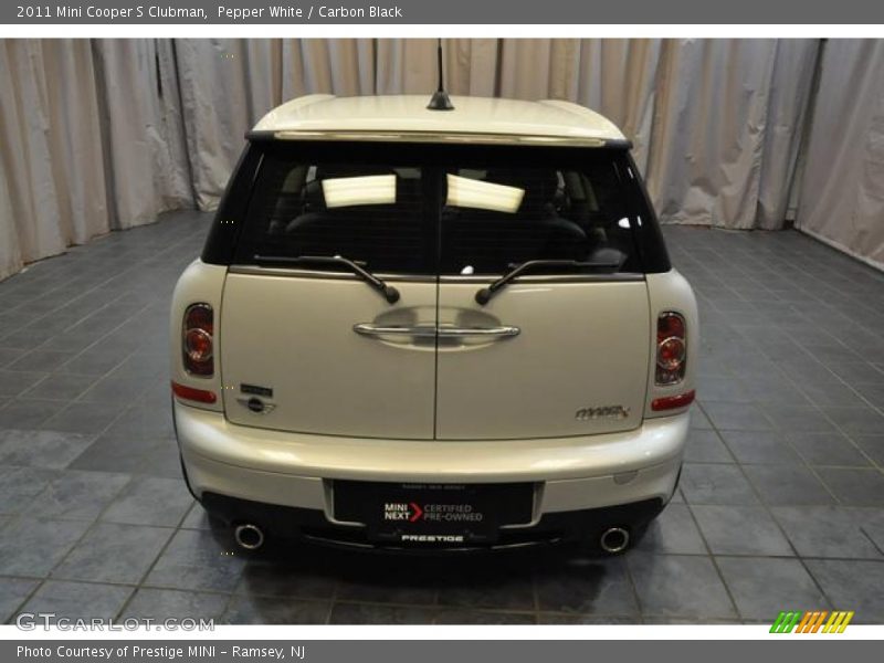 Pepper White / Carbon Black 2011 Mini Cooper S Clubman