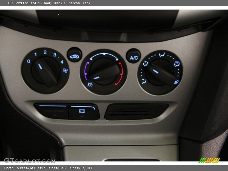 Black / Charcoal Black 2012 Ford Focus SE 5-Door