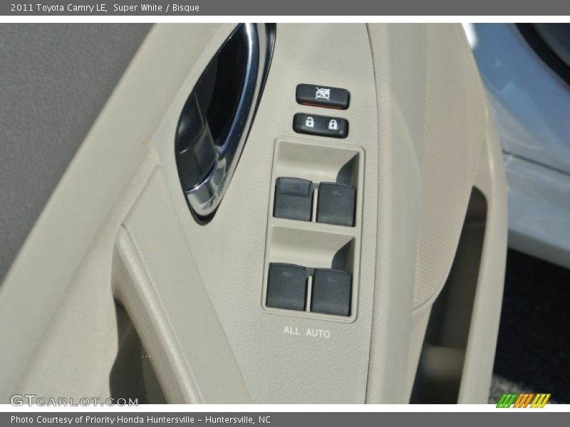 Super White / Bisque 2011 Toyota Camry LE