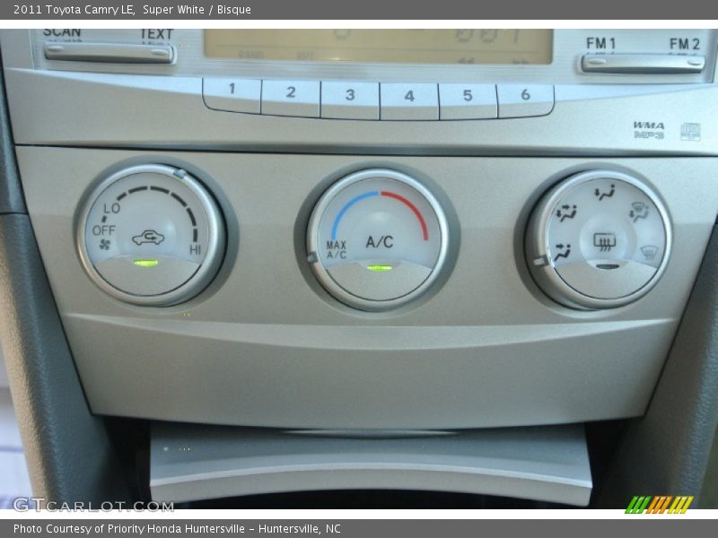 Super White / Bisque 2011 Toyota Camry LE