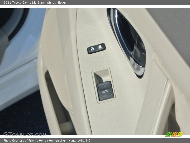 Super White / Bisque 2011 Toyota Camry LE