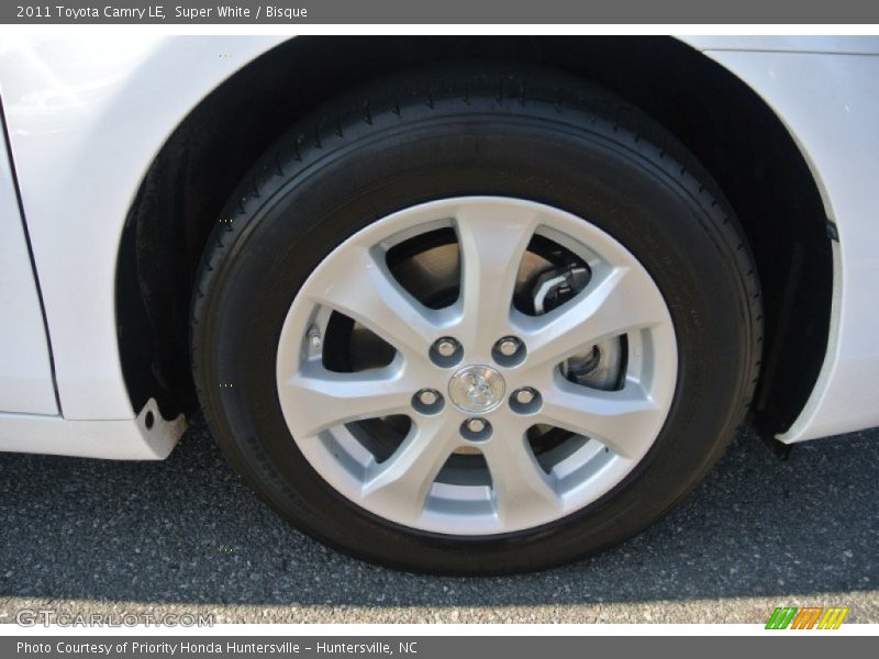Super White / Bisque 2011 Toyota Camry LE