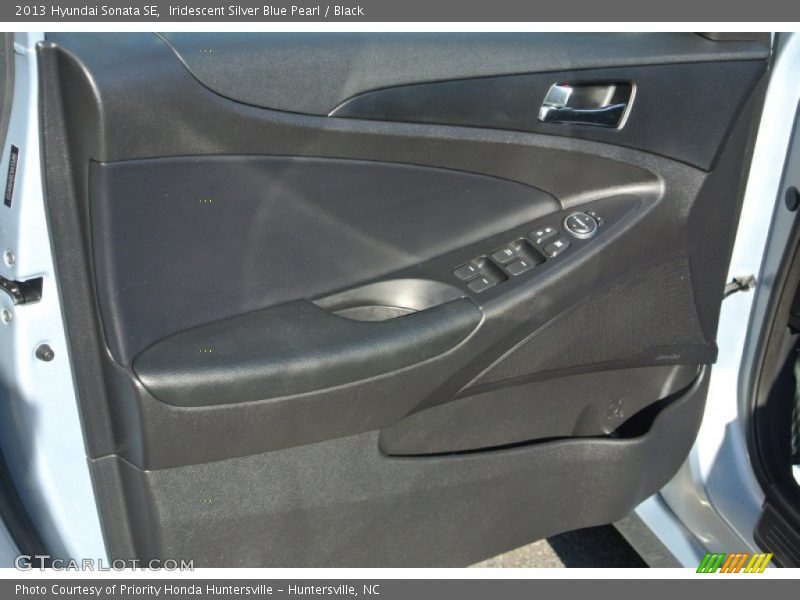 Iridescent Silver Blue Pearl / Black 2013 Hyundai Sonata SE