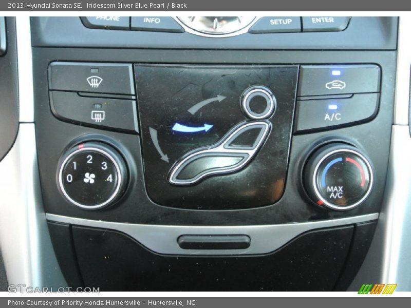 Iridescent Silver Blue Pearl / Black 2013 Hyundai Sonata SE