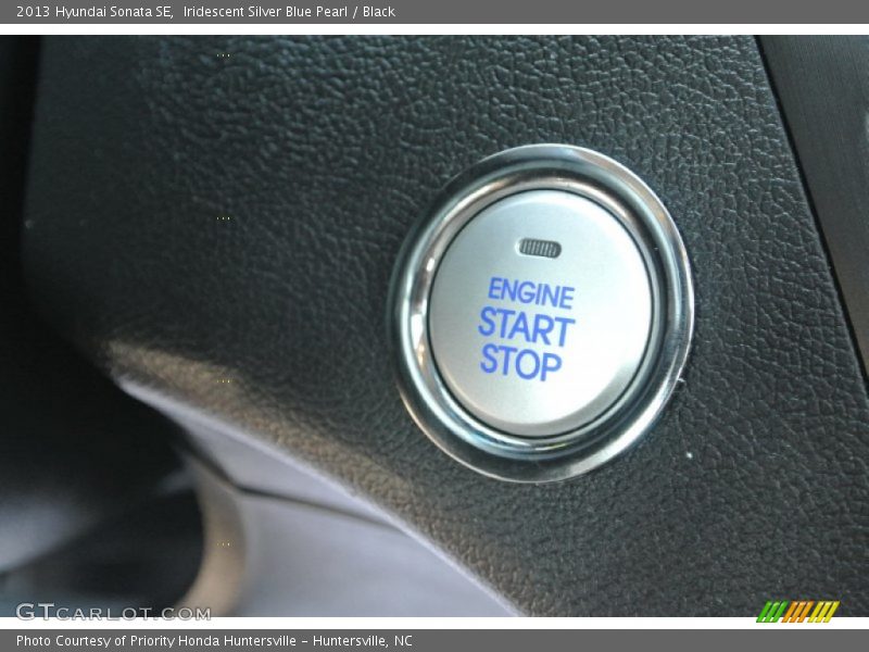 Iridescent Silver Blue Pearl / Black 2013 Hyundai Sonata SE