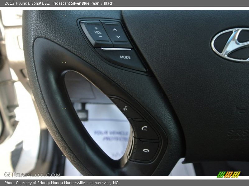 Iridescent Silver Blue Pearl / Black 2013 Hyundai Sonata SE