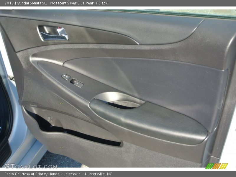 Iridescent Silver Blue Pearl / Black 2013 Hyundai Sonata SE