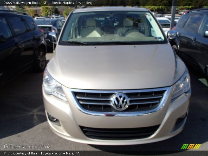 Blonde Maple / Ceylon Beige 2009 Volkswagen Routan SEL