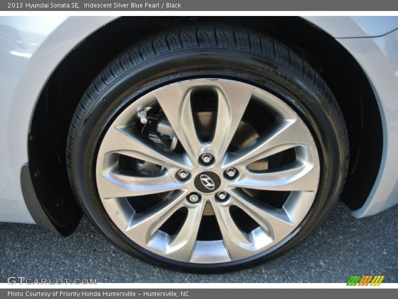 Iridescent Silver Blue Pearl / Black 2013 Hyundai Sonata SE