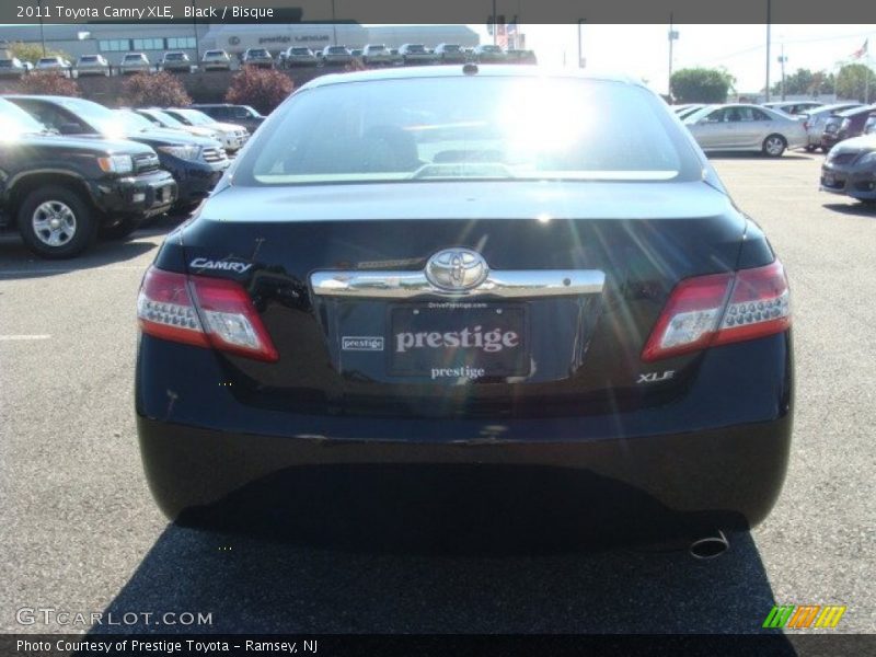 Black / Bisque 2011 Toyota Camry XLE