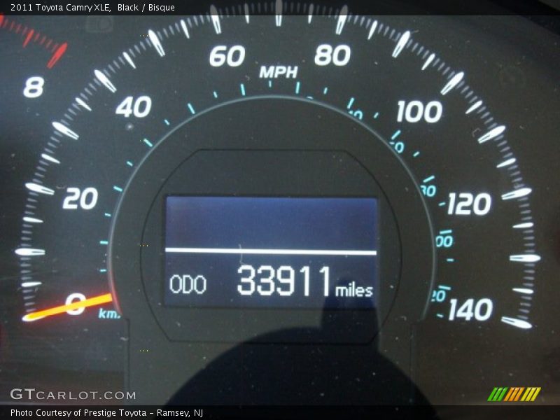 Black / Bisque 2011 Toyota Camry XLE