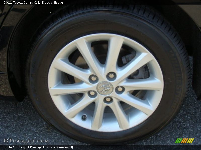 Black / Bisque 2011 Toyota Camry XLE
