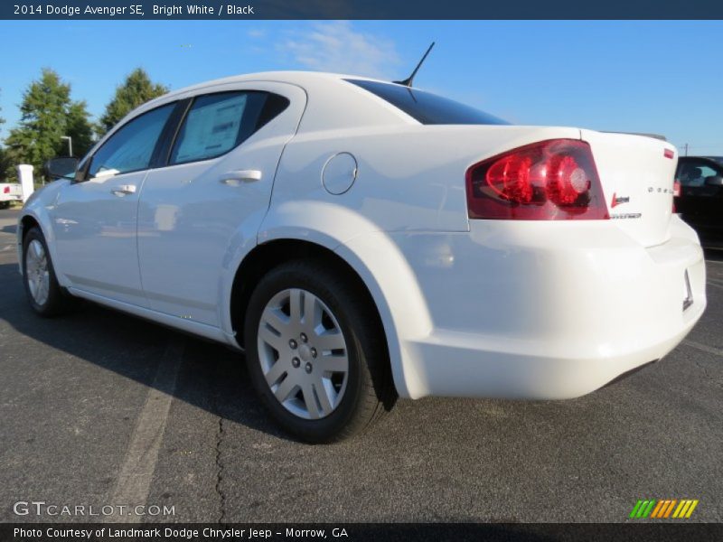 Bright White / Black 2014 Dodge Avenger SE