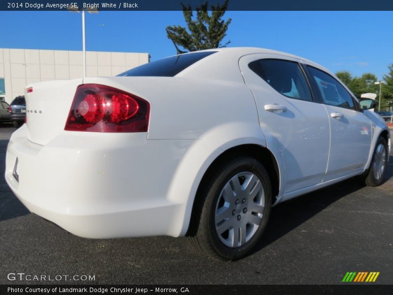 Bright White / Black 2014 Dodge Avenger SE