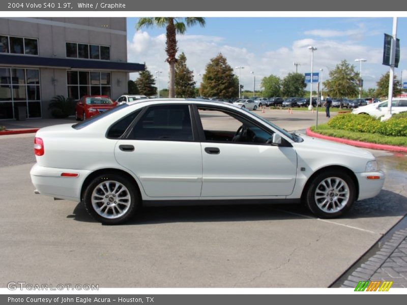 White / Graphite 2004 Volvo S40 1.9T