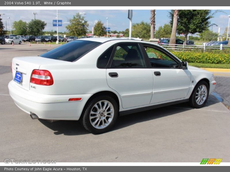 White / Graphite 2004 Volvo S40 1.9T